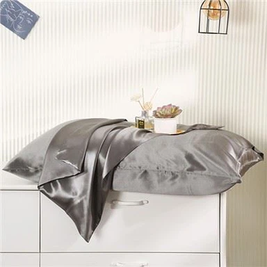 Grijze zijden kussensloop